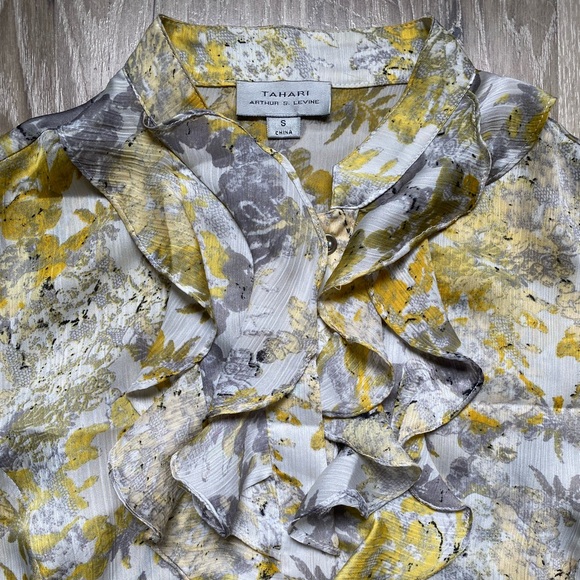 LIKE NEW • Tahari Blouse Tank - Picture 2 of 4